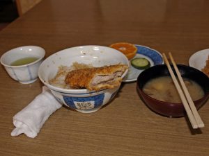 鹿の子わらじカツ丼2